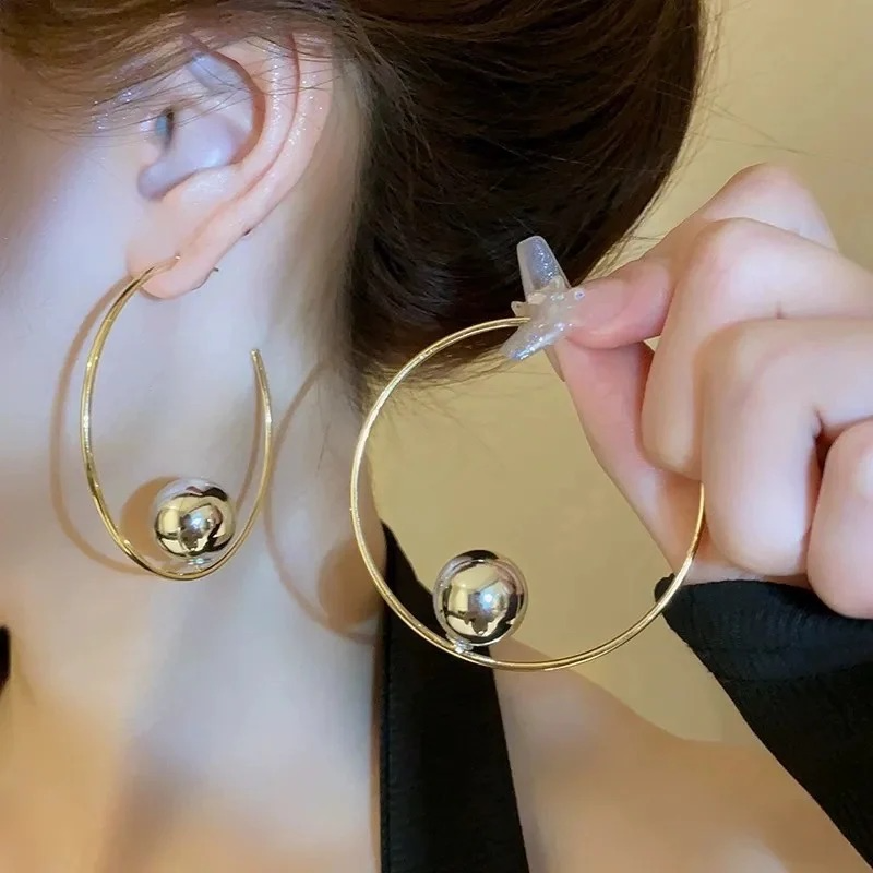 Big C-Shaped Round Hoop Earrings 